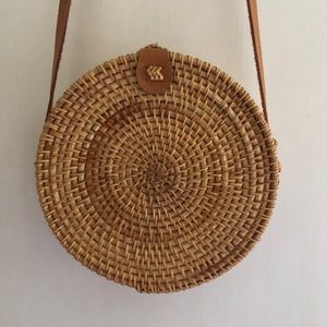 Round rattan purse